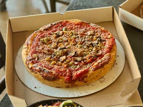 Lynn's Chicago Pizza by Lynn's Pizza