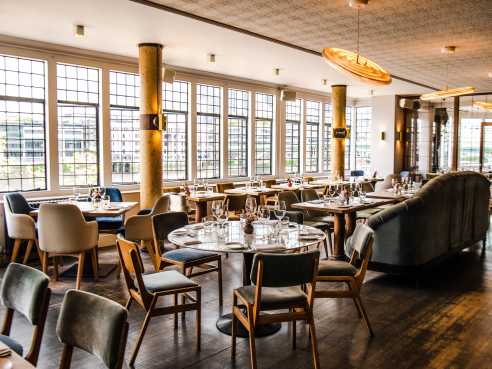 Swan London by Aleksandra Boruch