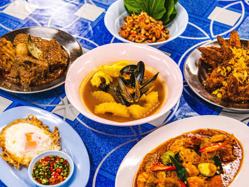 Plaza Khao Gaeng by Aleksandra Boruch