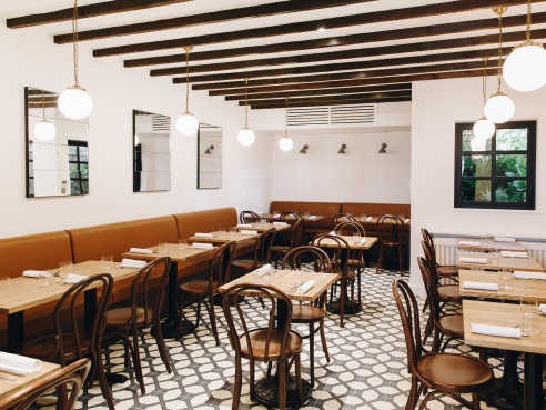 Suzi Tros 🇬🇷 by Jade Nina Sarkhel