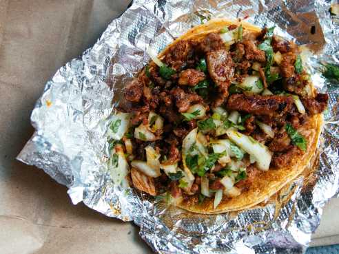 La Internacional Supermercado by Sandy Noto