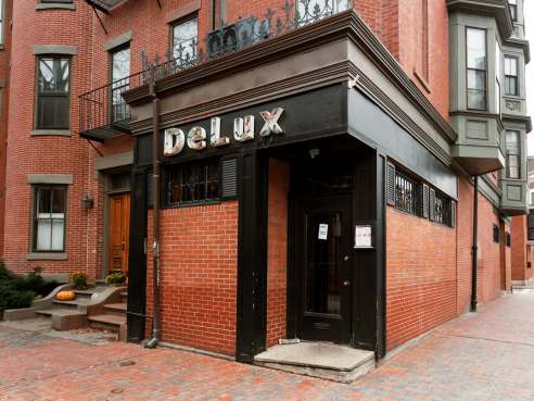 Delux Cafe by Infatuation - Reviews