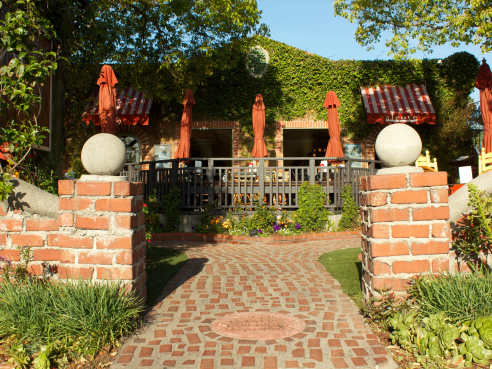 Alcove by @TheInfatuation