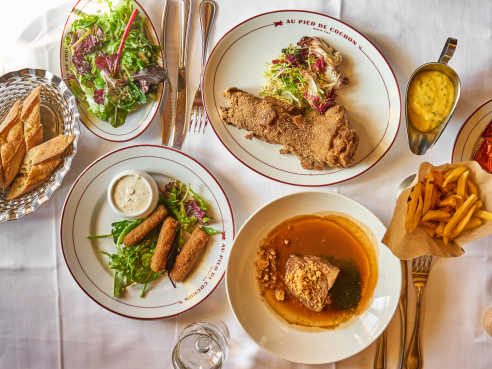 Au Pied de Cochon by Wenkang Shan