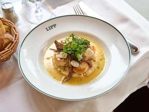 Brasserie Lipp by Wenkang Shan