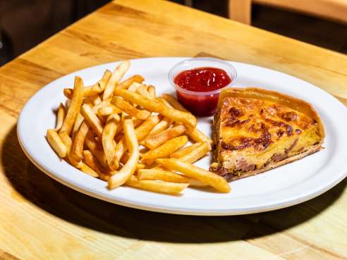Cafe Croissant by CLEVELAND JENNINGS / @EATTHECANVASLLC