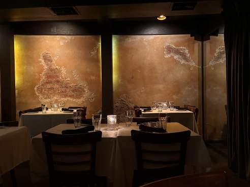 Carmine's Restaurant & Bar by Sylvio Martins