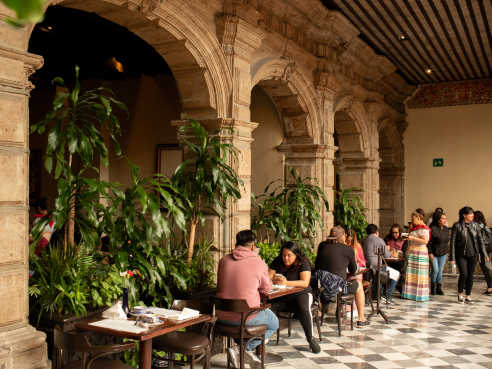 Casa de los Azulejos by Andrew Reiner