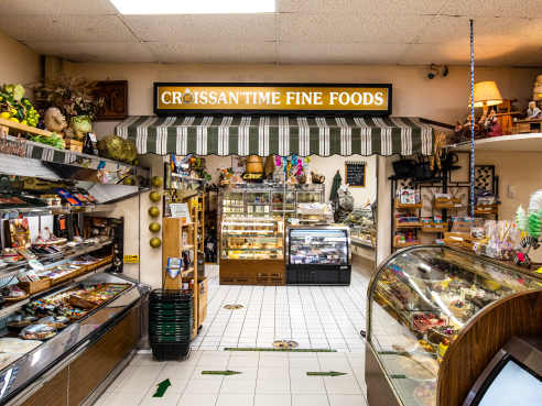 Croissan'Time French Bakery by Cleveland Jennings