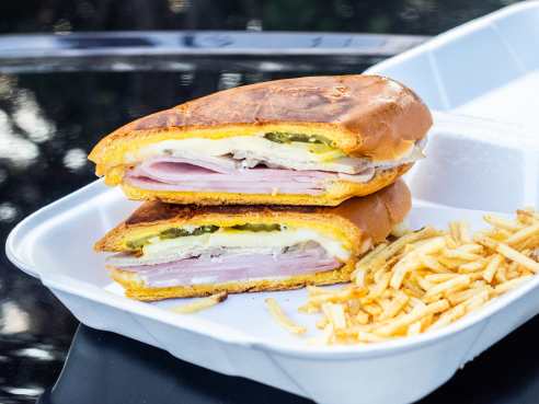 Delicias Cuban Bakery by CLEVELAND JENNINGS / @EATTHECANVASLLC