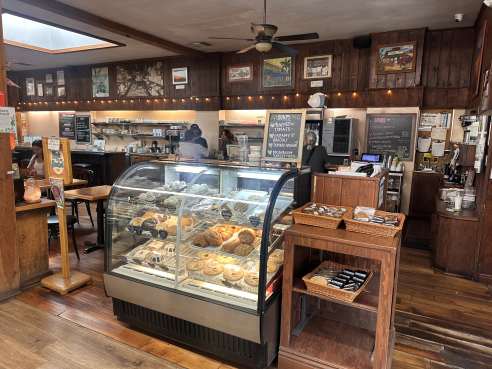 Follow Your Heart Market & Cafe by Sylvio Martins