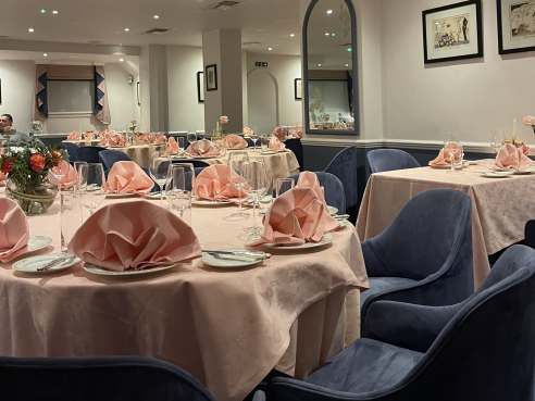 Oslo Court Restaurant by Rianne Shlebak