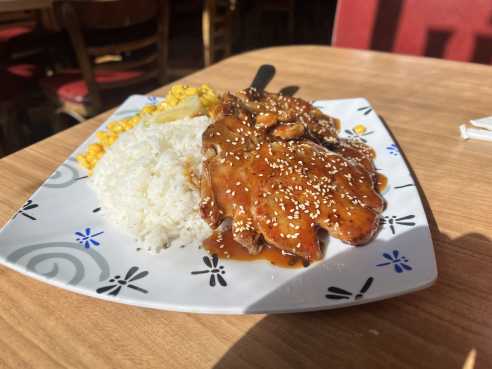 New Lun Ting Cafe by Patrick Wong