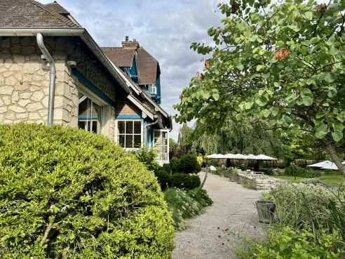 Le Jardin des Plumes by Gabe Bergado