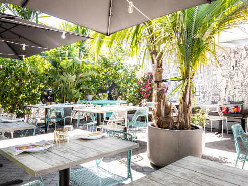 Lira Beirut Eatery by Cleveland Jennings / @eatthecanvasllc