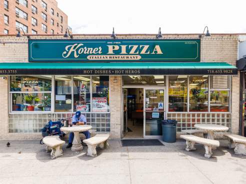 Korner Pizza🍕 by Alex Stanlioff