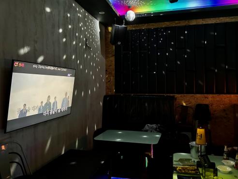 Theme House restaurant & karaoke by John Ringor