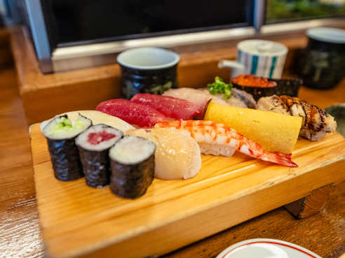 Yoshino Sushi Honten by Julio Koshiishi