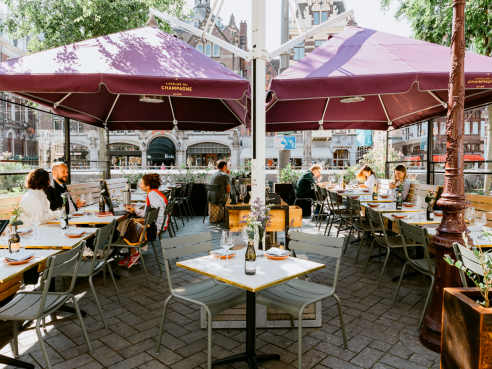 Bar du Champagne by Antonina Adamkiewicz