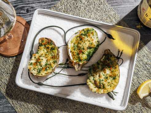Little’s Oyster Bar by Arturo Olmos