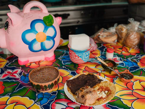 Memelas Doña Vale by Carlos Elizondo