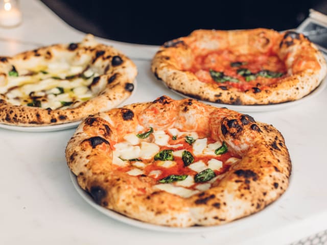 Una Pizza Napoletana imageoverride image
