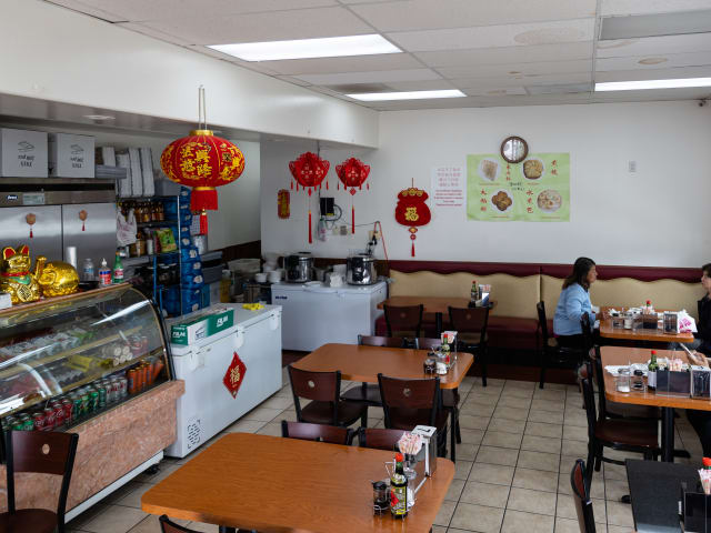 Beijing Pie House北京餡餅 by Matt Gendal