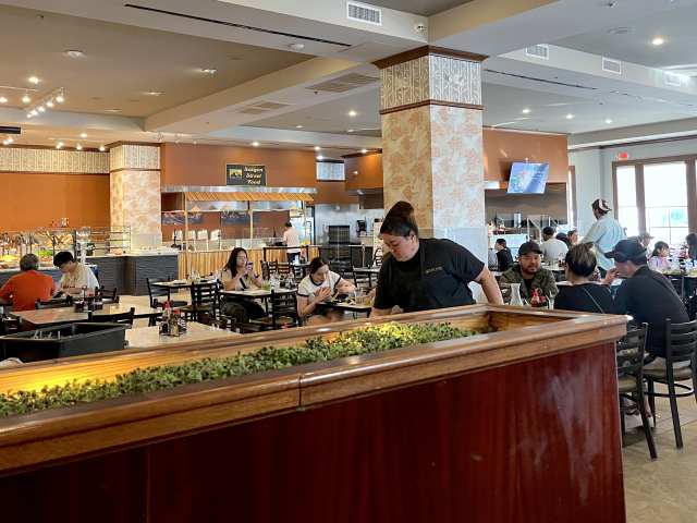 Kim Sơn by Gianni Greene