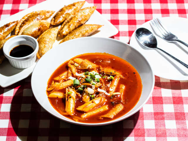 Minji's Cafe by CLEVELAND JENNINGS / @EATTHECANVASLLC