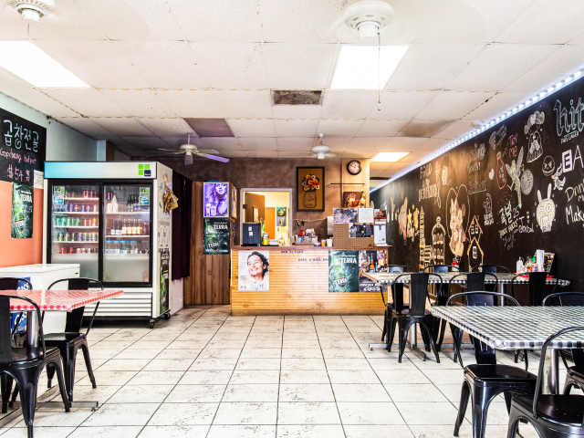 Minji's Cafe by CLEVELAND JENNINGS / @EATTHECANVASLLC