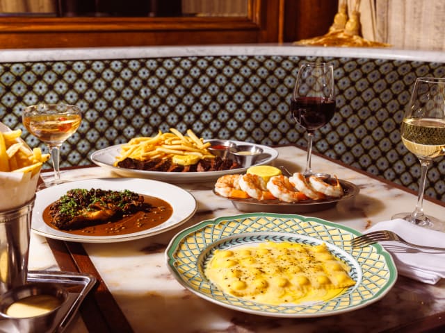 Café Chelsea by Alex Staniloff