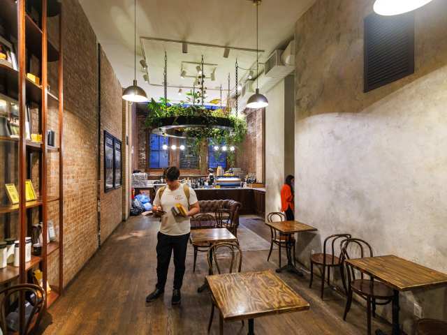 Devoción by Alex Staniloff