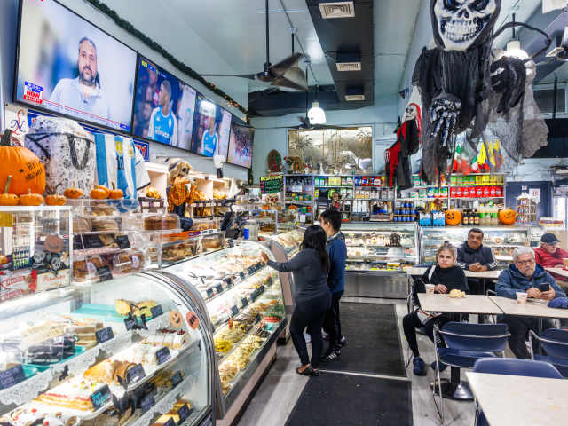 La Nueva Bakery by Alex Staniloff