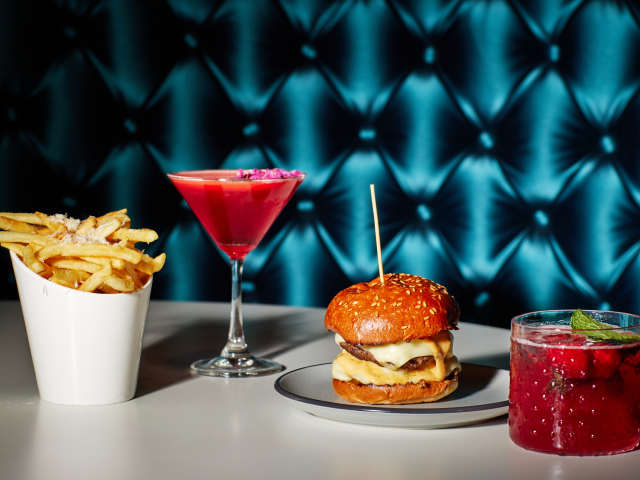 Roxanne's by Linda Campos