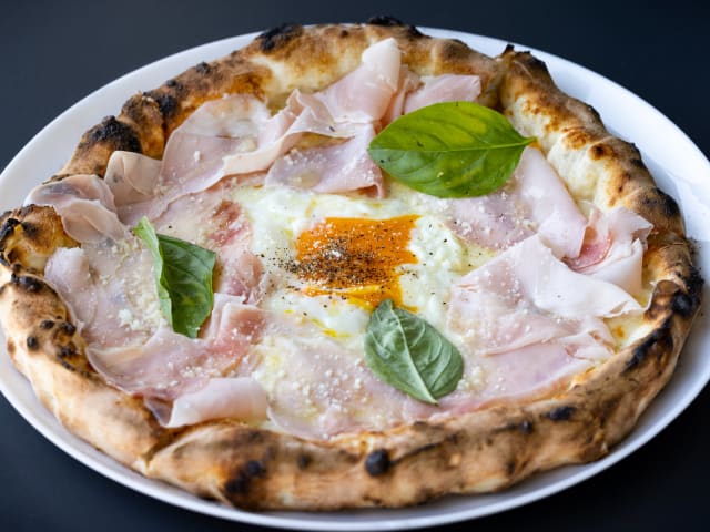 Pizzeria Sei by Jakob Layman