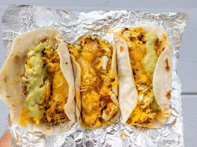 Mi Trailita Y Mas by Taylor Hannan