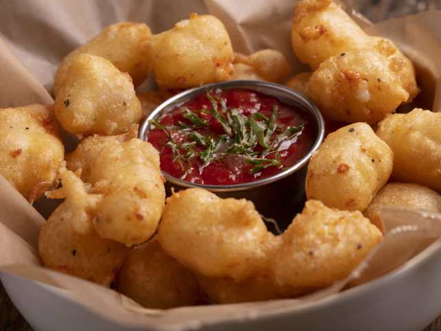 5 Line Tavern by Infatuation - Reviews