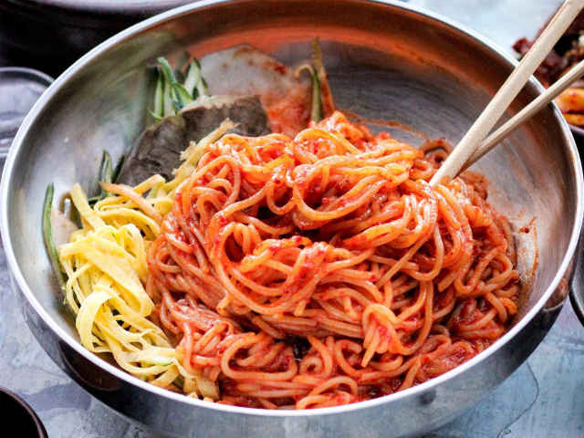 Hangari Kalguksu by @TheInfatuation