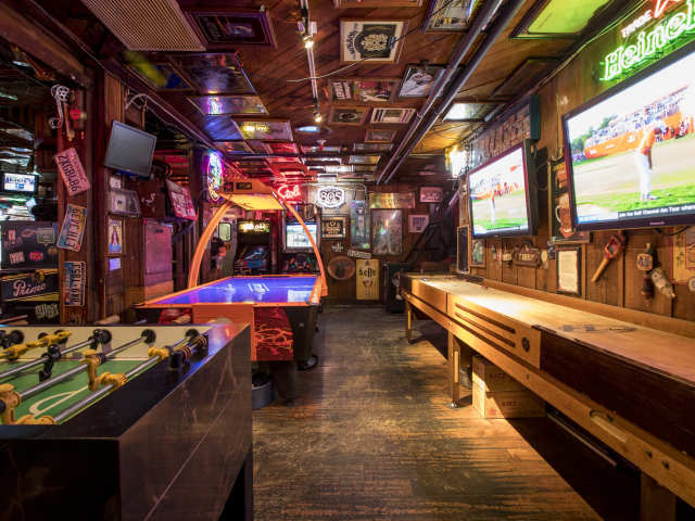 Barney's Beanery by Jakob Layman