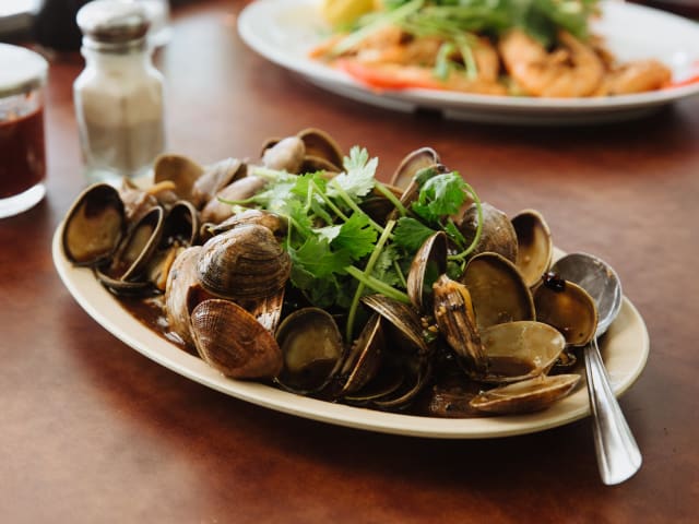 Yuet Lee Seafood Restaurant by Andria Lo