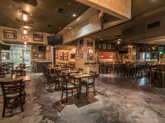 Rock & Reilly's USC - Restaurant and Bar by @TheInfatuation