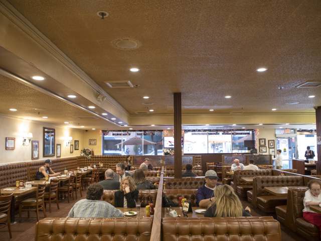 Nate'n Al's by @TheInfatuation