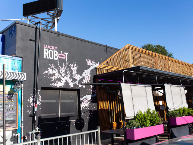 Lucky Robot Restaurant by Raphael Brion