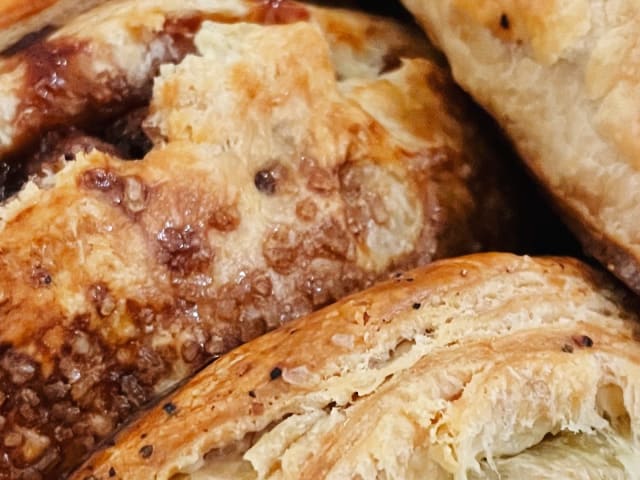 Lois The Pie Queen by Julia Chen