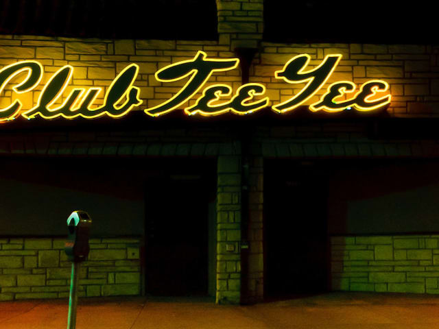 Club Tee Gee by Mark Evans