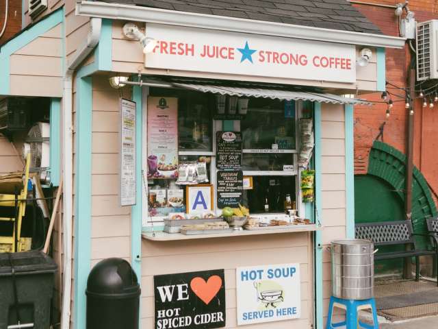 Juicy Lucy Juice Bar by Noah Deveraux