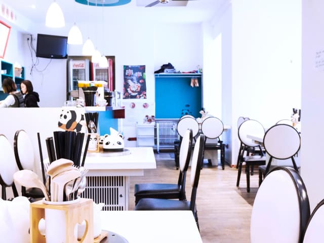 LIU 成都味道面馆 Nudelhaus by Andrea Zoltanetzky