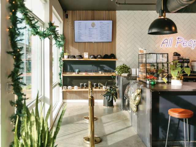 Momento Specialty Coffee - EAST by Kelli Dirks