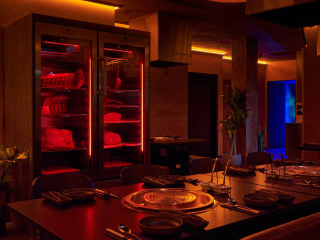 Unglo Thai BBQ by Pratya Jankong