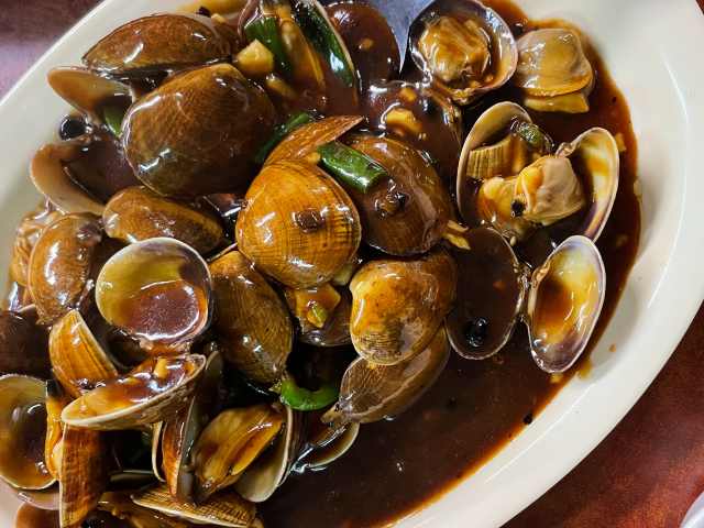 Yuet Lee Seafood Restaurant by Julia Chen